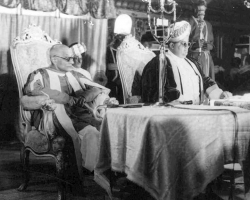 Maharaja Sri Jayachamaraja Wadiyar is with Sri.C.Rajagopalachari, Last Governor General of India  at the Mysore University Convocation. (Mysore)