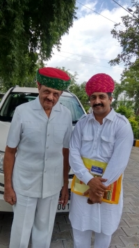 Kunwar dr Yashpal Singh Tanwar with HH Maharaja Raghubeer Singh Sirohi at Raja Balwant Singh Foundation Rajput College Agra (Narwal)