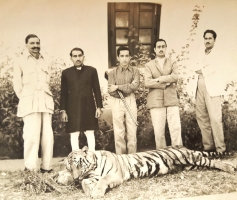 Maharaja Balawant Singh and HH Jambuguda( Gujrat) with them hunted a tiger in 1953 (Netawal)