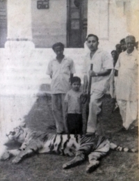 Raja Rajendra Chandra Mardaraj Harichandan with Tikayet Jayant Chandra Mardaraj Harichandan at Nilgiri Palace in1960 (Nilgiri)