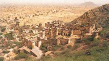 Neemrana Fort