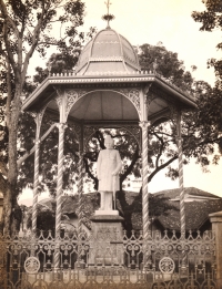 Marble statue of HH Thakore Sahib Shri Sir Bahadur Sinhji Man Sinhji Gohel of Palitana (Palitana)