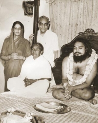 Maharaja Rajendra Narayan Singhdeo and Rani Kailash Kumari Devi with a famed Sadhu at Sailashree Palace (Patna)