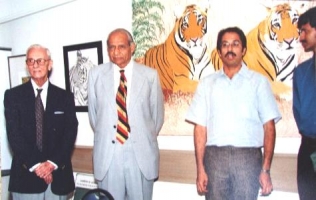 Thakur Ajay Singh Peelwa with late Maharaja Raj Singh ji Dungarpur and Shri Uddhav Thackeray,President Shiv Sena (Peelwa)