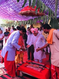 Maharaja Rawat Mayuradhvaja Singh performing the Shastra Pujan