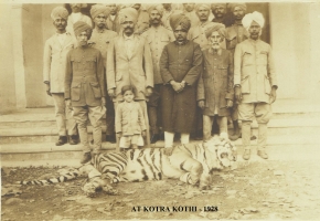 HH Birendra Singh after a tiger hunt (Rajgarh)