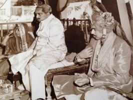 Thakor Saheb Shree Pradhumansinhji Jadeja of Rajkot State with Rani Shahiba Narendrakuwarba with his son Kunwar Saheb Shree Jayraghurajsinhji (Nanaraja) Jadeja of Rajkot State on his Wedding day (Rajkot)