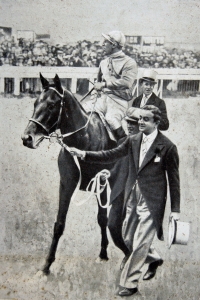 Maharaja Vijaysinhji leading his horse Windsor Lad after winning the Epsom Derby of England on 6th June 1948.