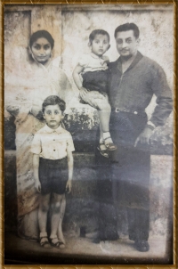 Maharajkumar Indrajitsinhji and Rani Vina Kumari with their sons Indra Vikram Singh (Teddy) and Indra Vadan Singh (Anuj) (Rajpipla)
