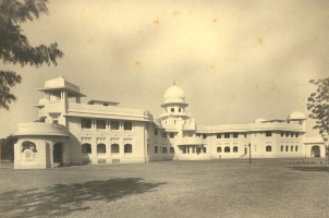 Vadia Palace (Indrajit-Padmini Mahal), Rajpipla, rear view. (Rajpipla)