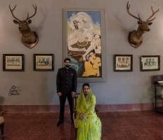 Shreemant Divyaraj Singhji, the Yuvrajsaheb of Sailana with his wife Yuvarani Jayathmika Lakshmi from the Mysore at their palace in Sailana (Sailana)