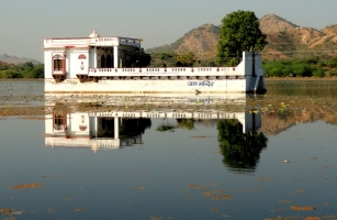 Jal Mandir, Salumber