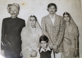 Thakur Anand Singh Ji with his whole family and Grandson Yagya Praveen Singh