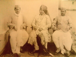 Raja Laliteshwar Prasad Singh with courtiers of Shakarpura Raj (Shakarpura & Bahadurpur)