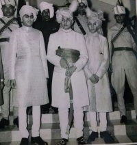 Yuvraj Kameshwar Singh (centre) with Rajkumar Visheshwar Singh (right)