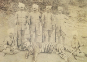Thakur Saheb Shri Roop Singh ji (second from left) (Sopra)