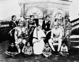 Raja Kirti Chandra Deo Harishchandra Jagdev with the Surangi Royal Family (Surangi)