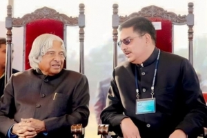 Rajkumar Mayankeshwar Sharan Singh with Dr. A.P.J. Abdul Kalam, President of India (Tiloi)