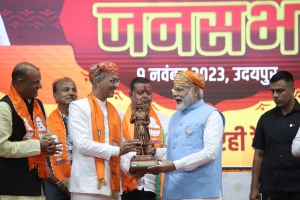 Maharana Saheb Vishvaraj Singh ji Mewar with Prime Minister of India Shri Narendra Modi at an election rally