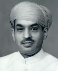 HH 108 Sri Maharaj Adhiraj Raj Rajeshwar Ravi Kula Bushana-Mahi Mahindra Yavadarya Kula Kamaldhivakara Chattis Rajkul Singar Maharana Shri MAHENDRA SINGH Bahadur Hindua Suraj Hindupati (Udaipur)