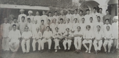 Thakur Sahab Raghuveer Singh Ji with First collector of Ratlam and other members