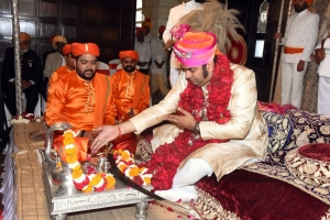 H.H. Maharana Raj Saheb Shree Kesrisinhji Digvijaysinhji of Wankaner during his Raj-Tilak performing traditional rites and ritual (Wankaner)